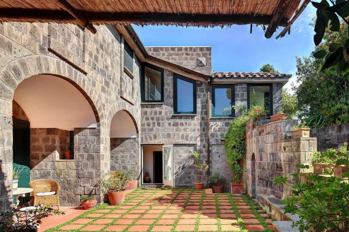 Fondo Turiello Villa Gardens Pool And Guest Services Sant'Agata sui due Golfi Exterior photo